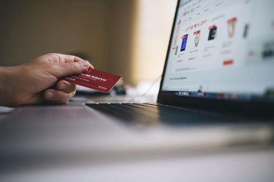 Advantages of Using Credit Cards on Websites